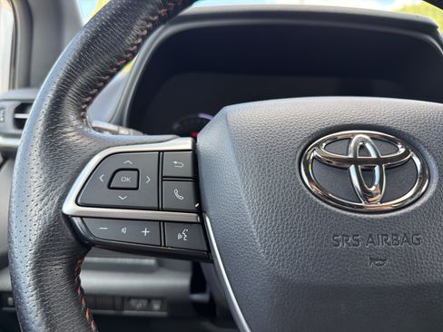 Used 2022 Toyota Sienna XSE FWD image 10