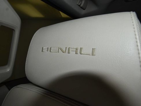 Used 2019 GMC Yukon XL Denali w/ Denali Ultimate Package image 38