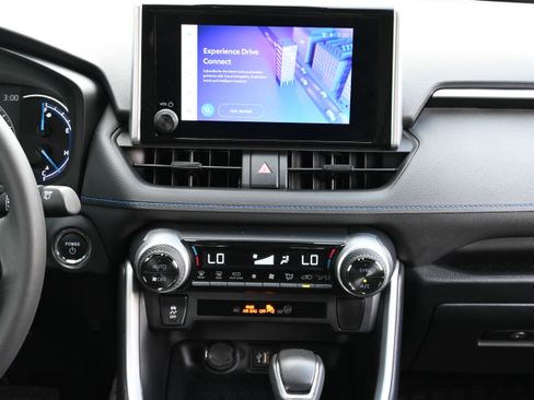 Used 2024 Toyota RAV4 SE image 30