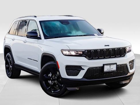 New 2025 Jeep Grand Cherokee Altitude image 2