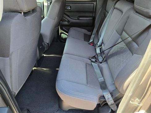 Used 2025 Nissan Frontier SV w/ Tow Package image 13