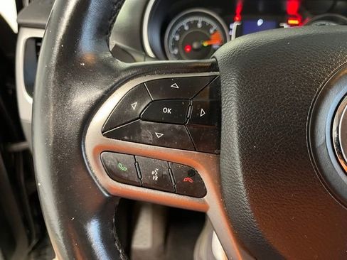 Used 2019 Jeep Cherokee Latitude Plus FWD image 25