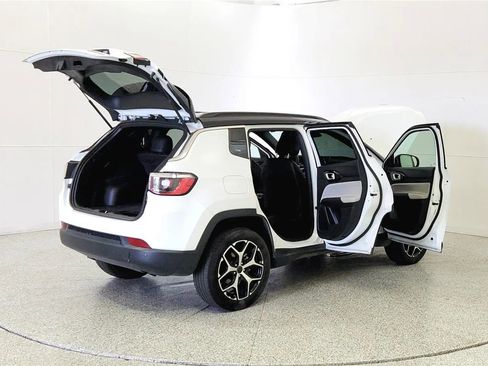 Used 2025 Jeep Compass Limited AWD/4WD image 12