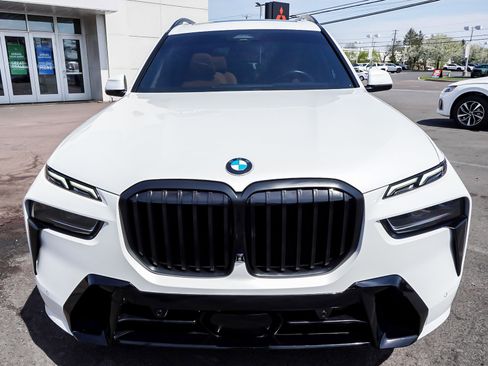 Used 2024 BMW X7 xDrive40i w/ M Sport Package AWD/4WD image 2