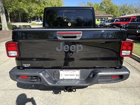 New 2025 Jeep Gladiator Sport w/ Premium Package image 6