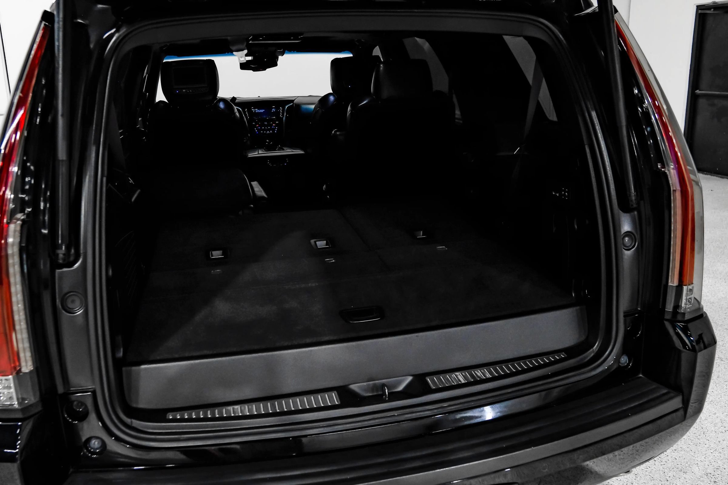 Used 2016 Cadillac Escalade Platinum AWD/4WD image 65