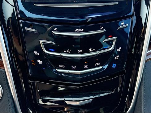 Used 2019 Cadillac Escalade Luxury AWD/4WD image 17