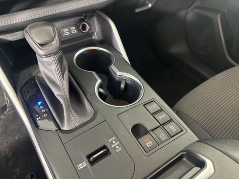 Used 2023 Toyota Highlander L image 17