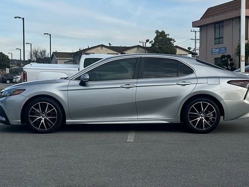 Used 2022 Toyota Camry SE image 6