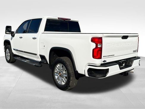 Used 2024 Chevrolet Silverado 2500 High Country image 11