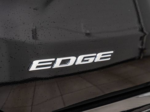 Used 2019 Ford Edge Titanium FWD image 18