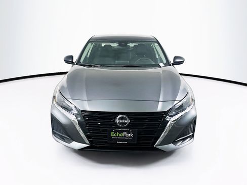 Used 2025 Nissan Altima 2.5 SV FWD image 2