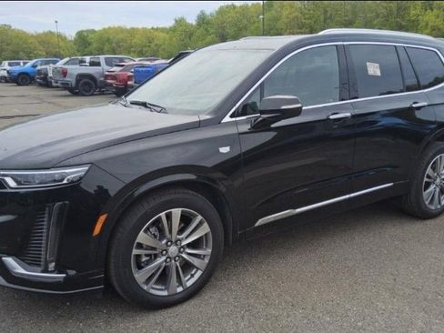 Used 2025 Cadillac XT6 Premium Luxury w/ Platinum Package AWD/4WD image 1