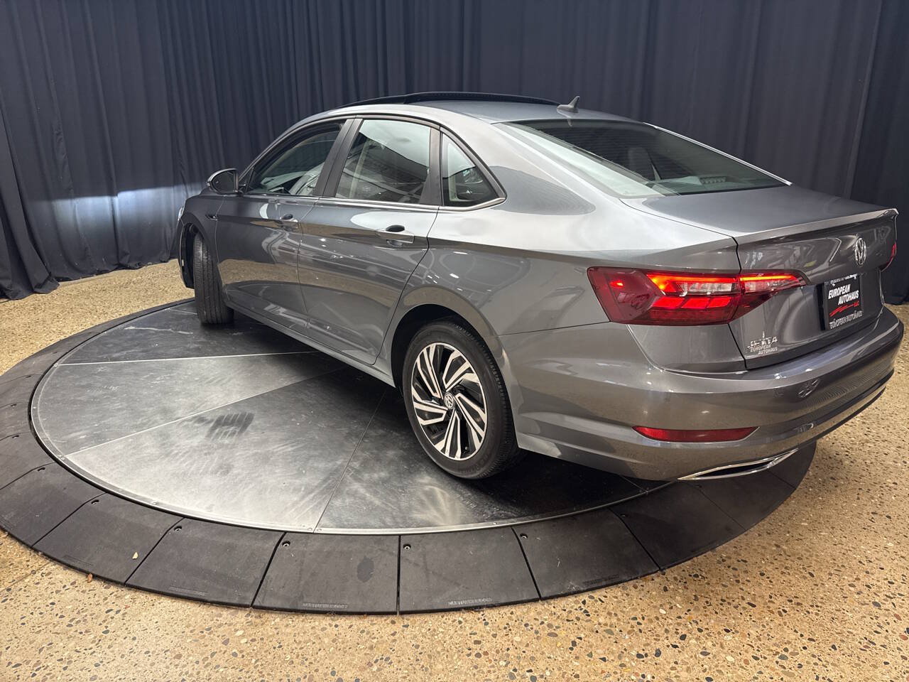 Used 2020 Volkswagen Jetta SEL Premium FWD image 4