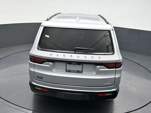 Used 2022 Jeep Wagoneer Series III w/ Premium Group I image 19