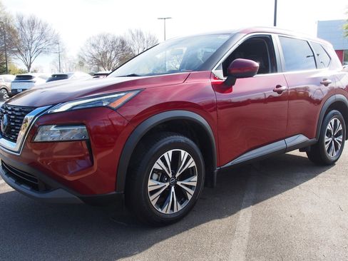 Used 2023 Nissan Rogue SV w/ SV Premium B Package image 3