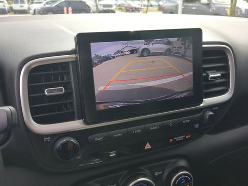 Used 2022 Hyundai Venue SEL FWD image 18
