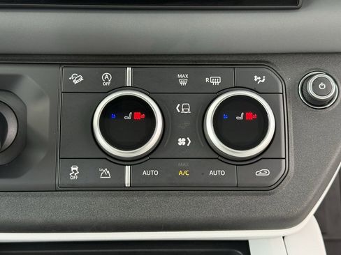 Certified 2025 Land Rover Defender 90 S image 26