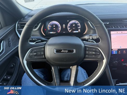 New 2025 Jeep Grand Cherokee Limited image 8