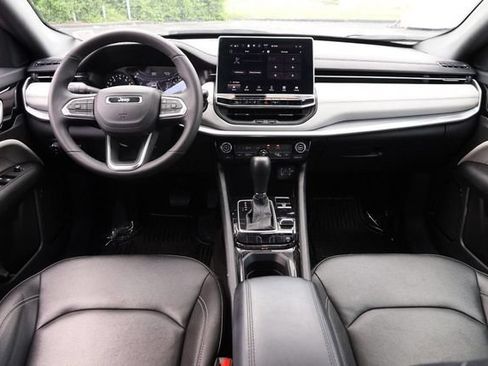 Used 2025 Jeep Compass Limited AWD/4WD image 21