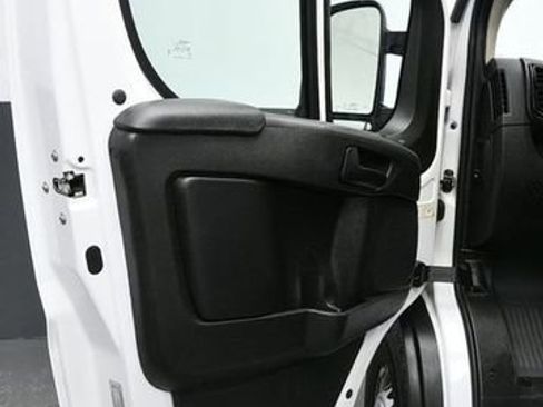 Used 2025 RAM ProMaster 2500 w/ Convenience Group FWD image 13