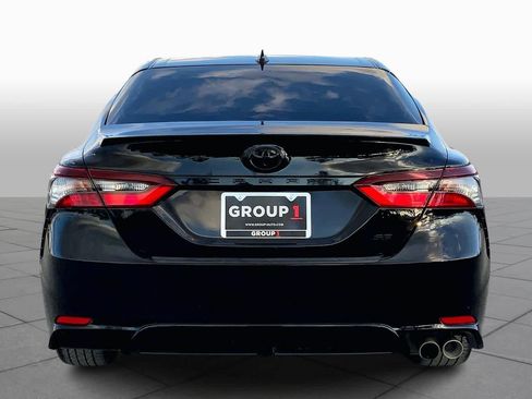 Used 2022 Toyota Camry SE image 4