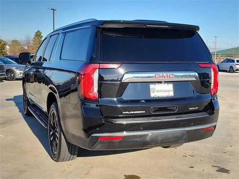 Used 2021 GMC Yukon XL SLT w/ SLT Premium Package image 3