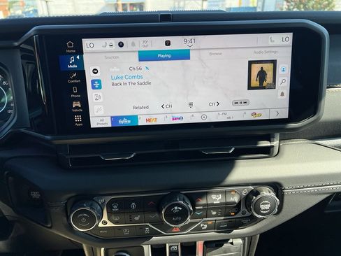 New 2025 Jeep Gladiator Sport image 27