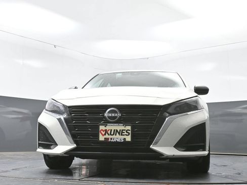 Used 2025 Nissan Altima 2.5 SV FWD image 26