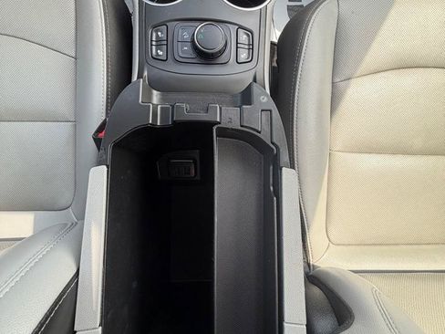 Used 2022 GMC Terrain SLT w/ Infotainment Package II FWD image 27