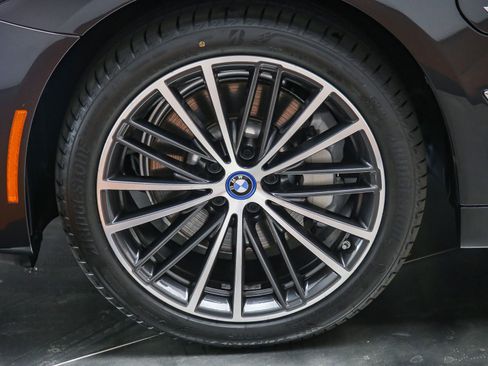 Certified 2023 BMW 530e w/ Premium Package RWD image 10