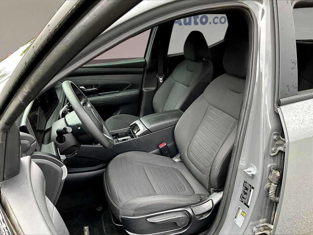 Used 2025 Hyundai Santa Cruz SE AWD/4WD image 24