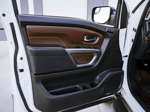 Used 2019 Nissan Titan Platinum Reserve w/ Platinum Utility Package image 17