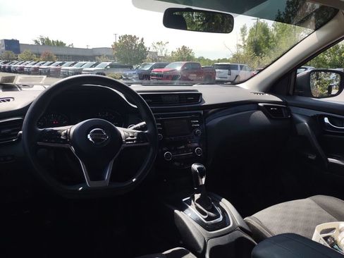 Used 2017 Nissan Rogue Sport SV AWD/4WD image 9