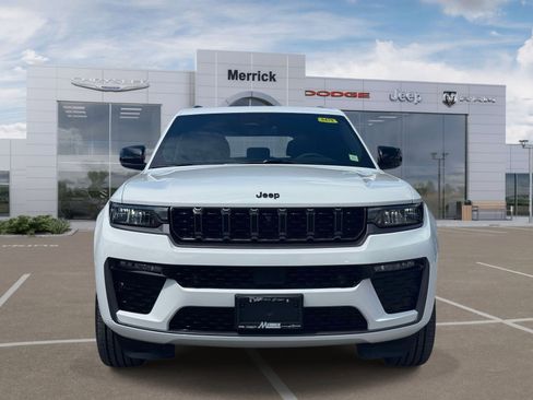 Used 2026 Jeep Grand Cherokee Limited AWD/4WD image 3
