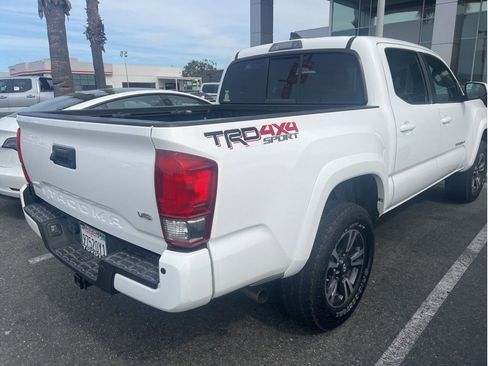 Certified 2016 Toyota Tacoma TRD Sport w/ Premium & Technology Package image 4