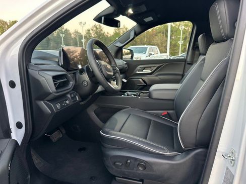 New 2025 Chevrolet Silverado EV LT image 18