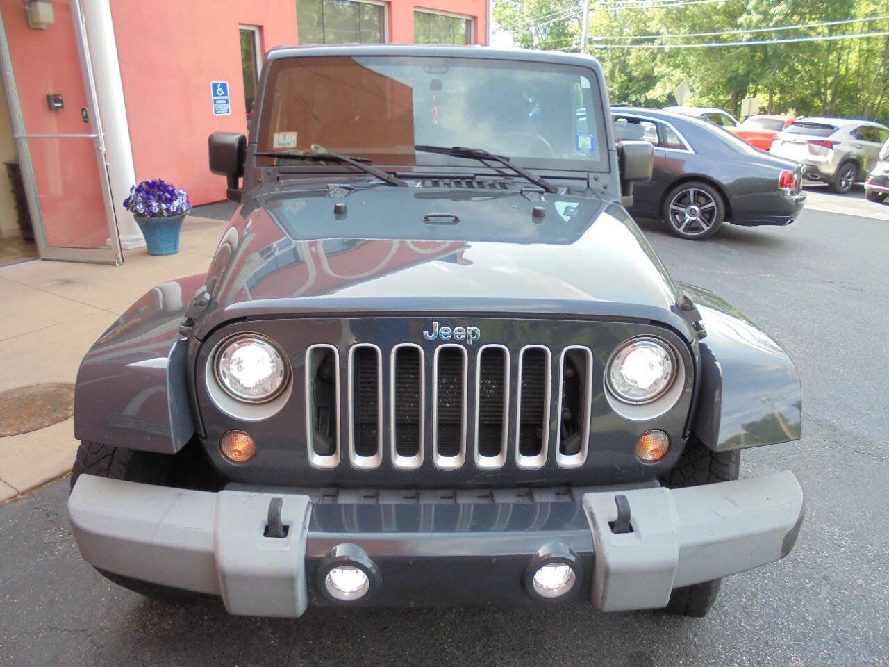 Used 2017 Jeep Wrangler Unlimited Sahara w/ Connectivity Group AWD/4WD image 28