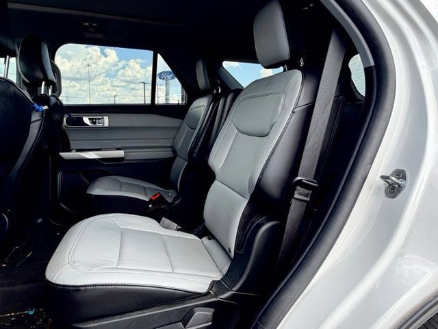Certified 2021 Ford Explorer XLT w/ Equipment Group 202A RWD image 7