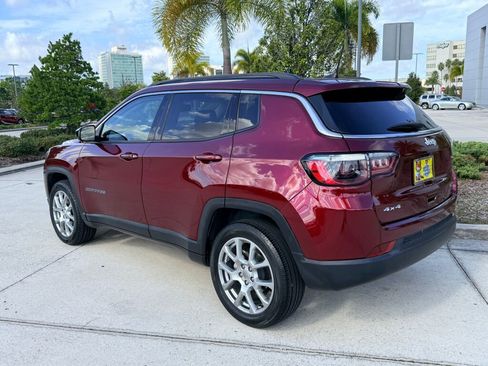 Used 2022 Jeep Compass Latitude image 2