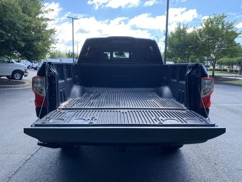 Used 2019 Nissan Titan SV w/ SV Convenience Package AWD/4WD image 11