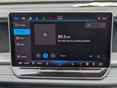 New 2025 Volkswagen Tiguan SE image 18