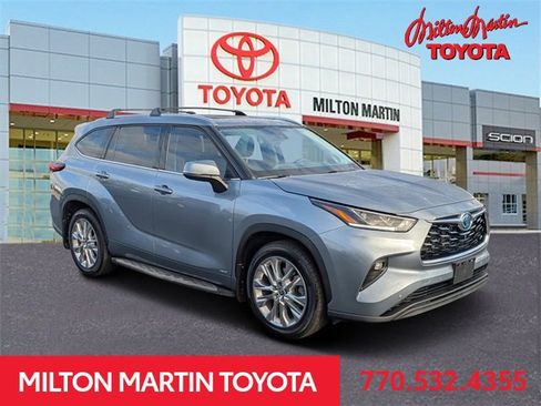 Used 2022 Toyota Highlander Limited image 1