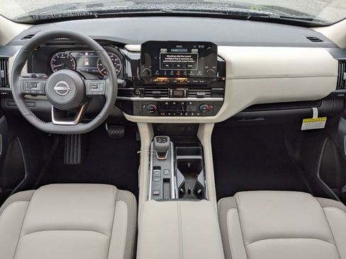 New 2025 Nissan Pathfinder SL image 17