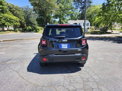 Used 2018 Jeep Renegade Latitude FWD image 16