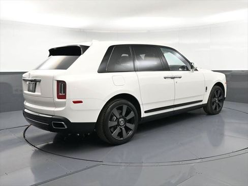 Certified 2022 Rolls-Royce Cullinan w/ Dark Exterior Package AWD/4WD image 8