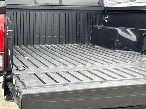 Used 2022 Toyota Tacoma SR5 w/ SR5 Appearance Package (SM) RWD image 9