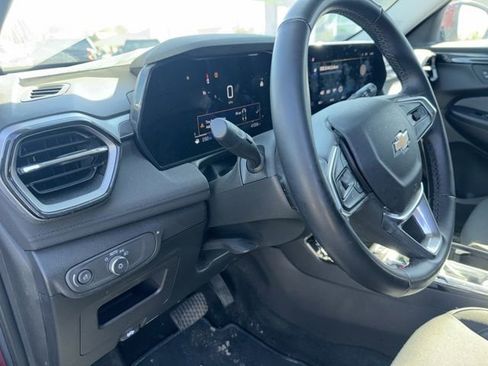 Used 2024 Chevrolet TrailBlazer LT w/ LT Cold Weather Package FWD image 25