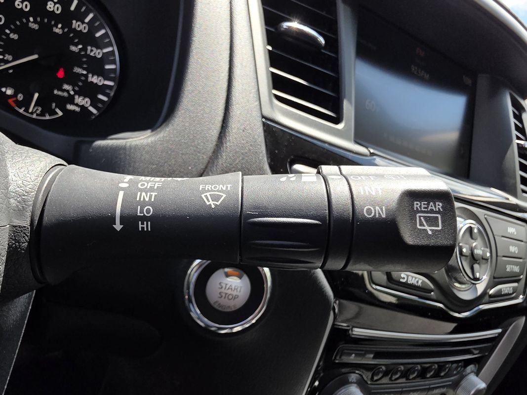 Used 2020 Nissan Pathfinder SV AWD/4WD image 31