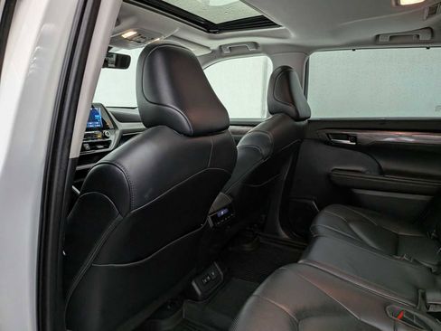 Used 2021 Toyota Highlander Limited image 19